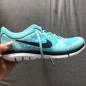 Like new women’s nikes 7.5